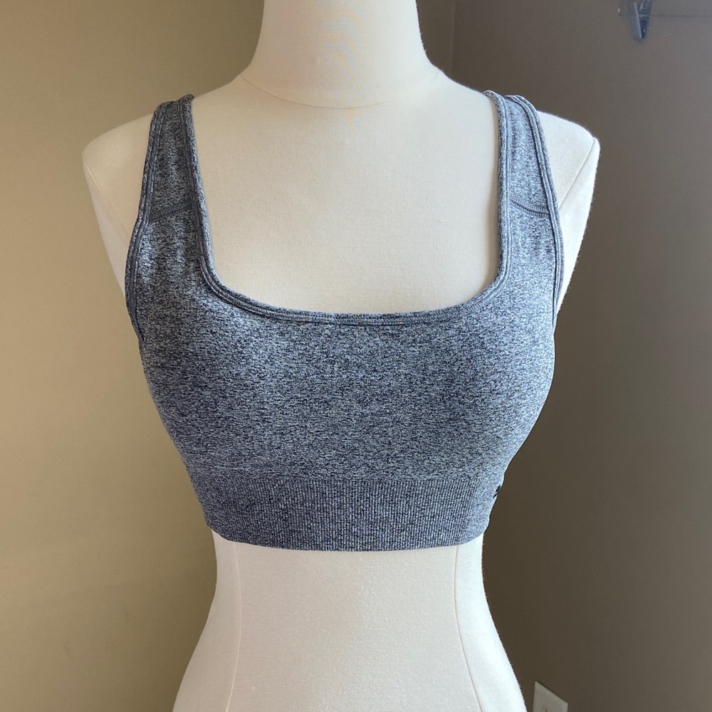 NEW‎ Puma Women's Gray Square Neck Sports Bra Medium, Yoga, Hiking, Active, Gym